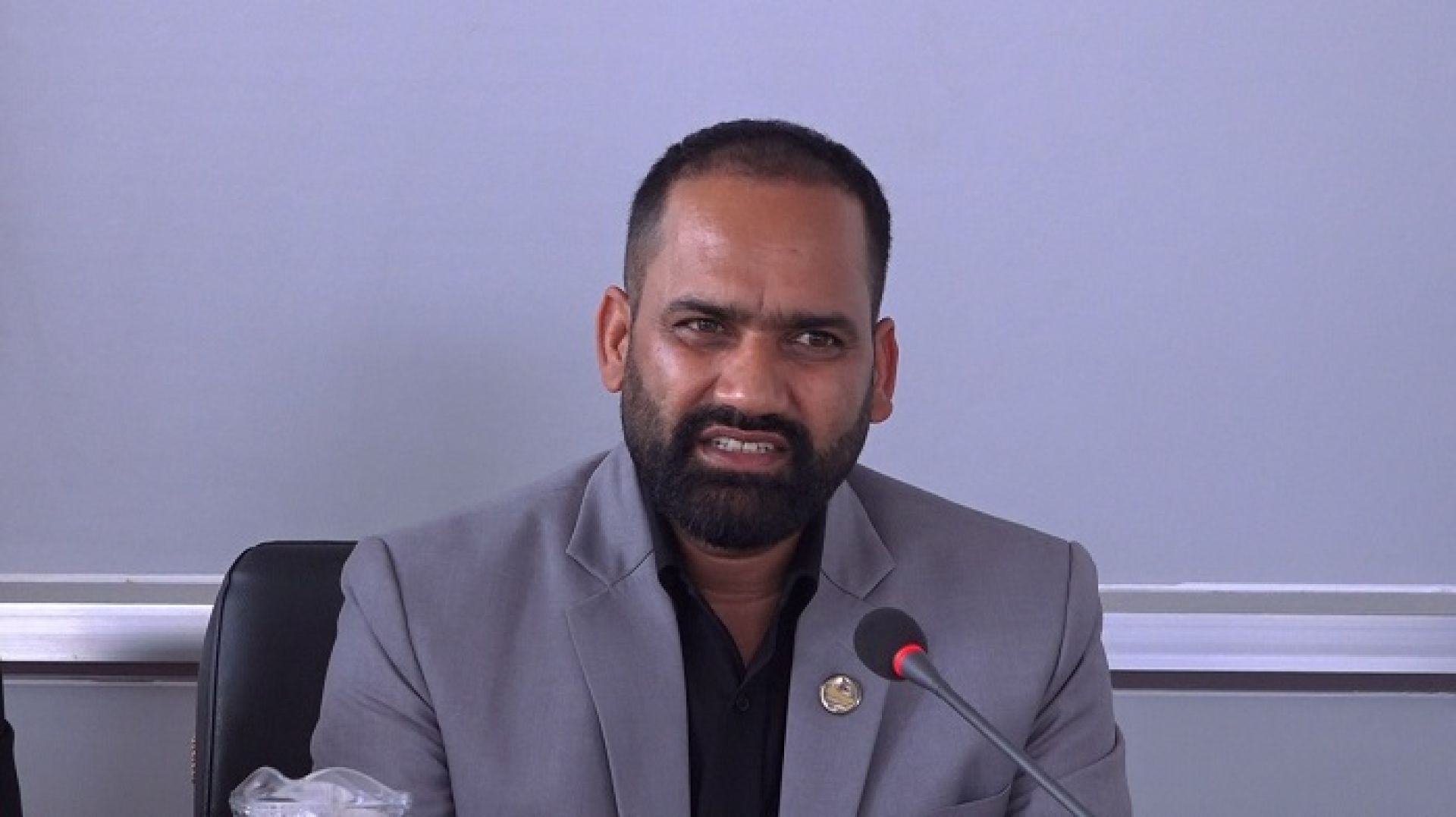 आन्तरिक हवाई सेवाको दायित्वसम्बन्धी विधेयक यात्रुमैत्री बनाउन खोजिएको हो : मन्त्री पौडेल